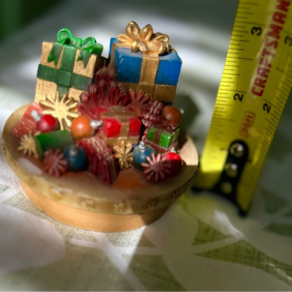 VTG 3D Textured Christmas Presents Holiday Unique Accent Decor Figurine Trinket - Picture 10 of 11